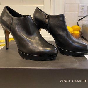 🆕 VINCE CAMUTO Black Leather Ankle Booties  8